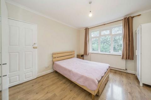 2 bedroom maisonette for sale, Oak Tree Dell, London NW9