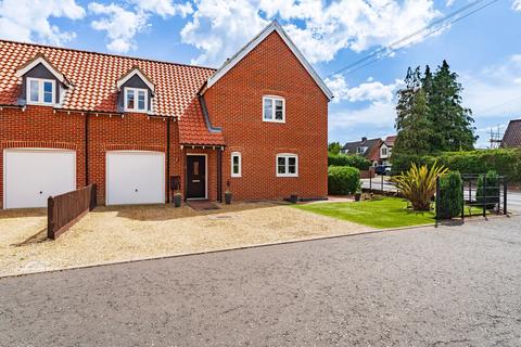2 Ron Fielder Close, Salhouse, Norwich, NR13 6QY