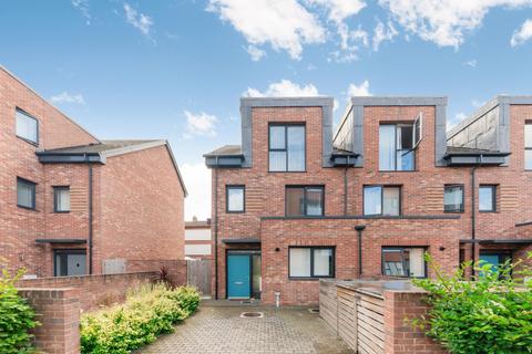 3 bedroom semi-detached house for sale, Reynard Way, Brentford
