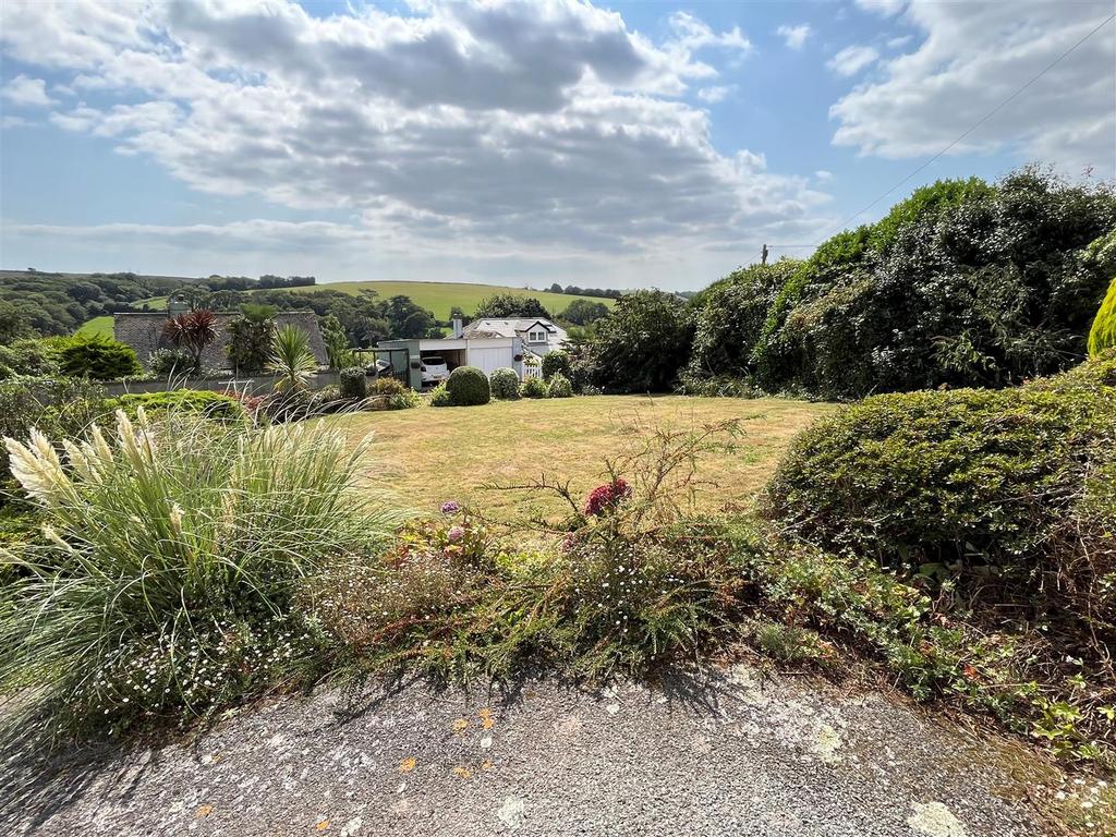 Front Garden.jpg