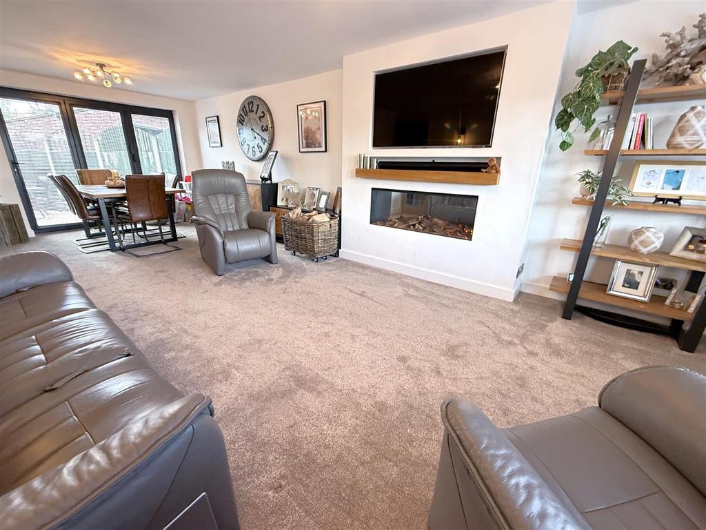 Open plan living/dining room