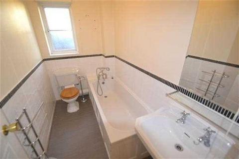 10 Bishops Drive, Feltham, TW14 8LT