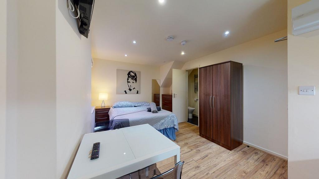 A cozy double bedroom featuring a comfortable d...
