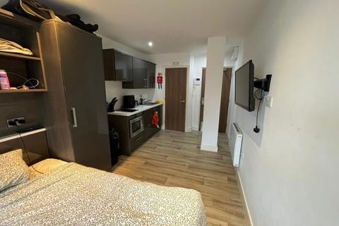 Studio to rent, Andromeda House, Southampton
