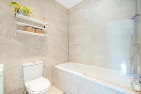 1 bedroom flat for sale, Garratt Lane, London SW17
