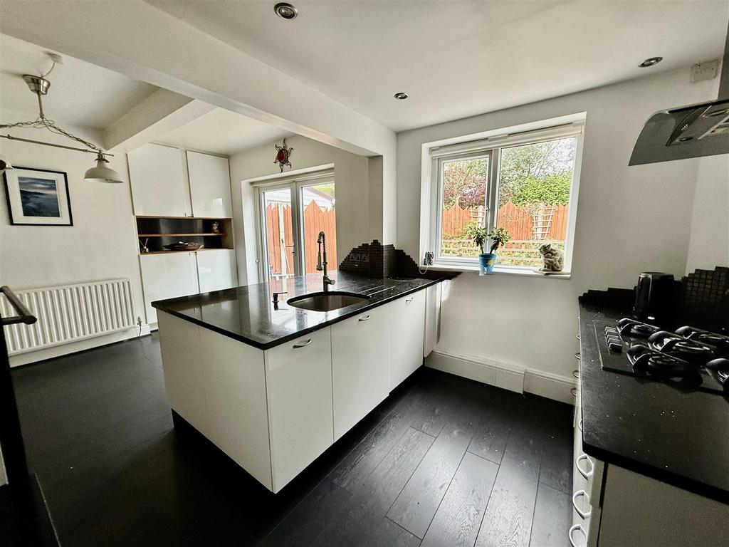 KITCHEN &amp; DINER