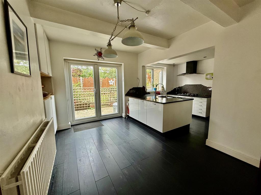 KITCHEN &amp; DINER