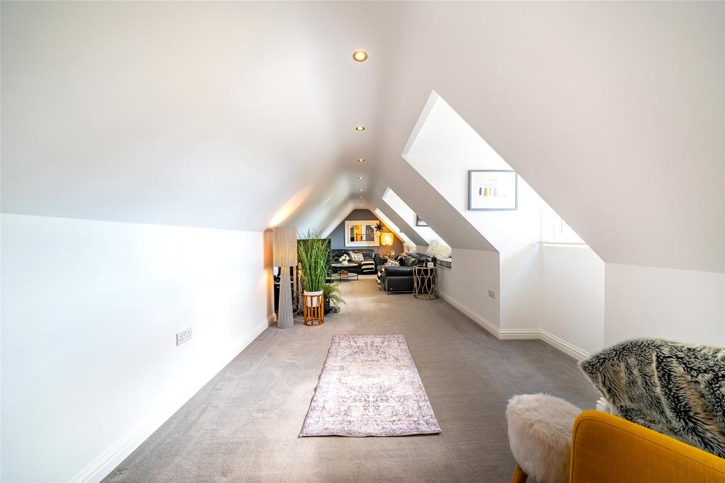 Sitting Room/Bed