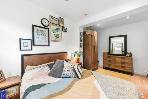 Garden Flat, 121 Croydon Road, London, SE20 7TT