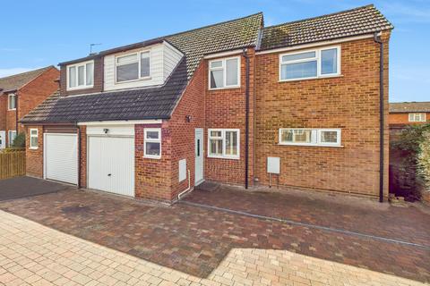 12 Grenville Way, Thame, OX9 3YW