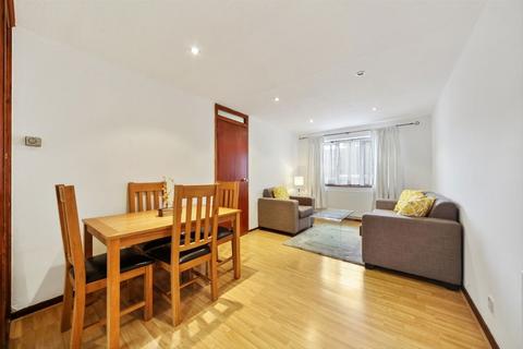 2 bedroom flat for sale, Beardsley Way, London W3