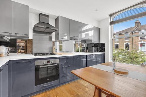 1 bedroom flat for sale, London N4