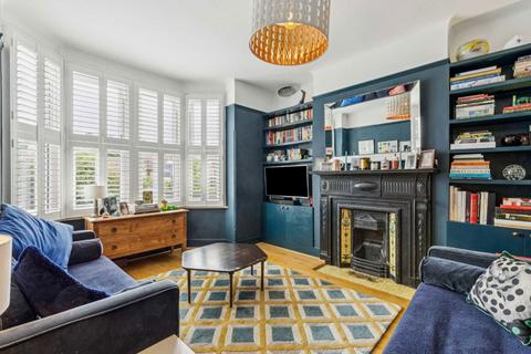 3 bedroom flat for sale, Harborough Road, London SW16
