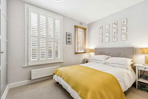 3 bedroom flat for sale, Harborough Road, London SW16