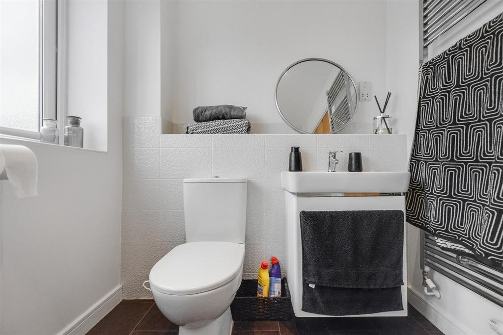 Bathroom 2.jpeg