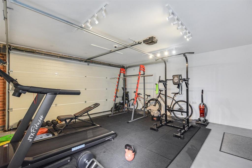 Garage Gym 1.jpeg