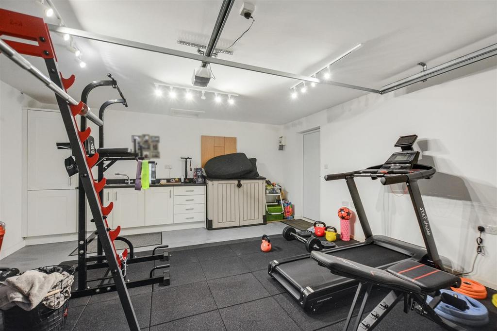 Garage Gym 2.jpeg