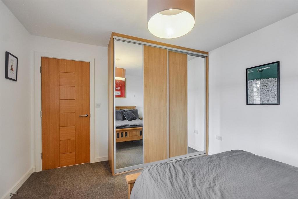 Bedroom 6 3.jpeg