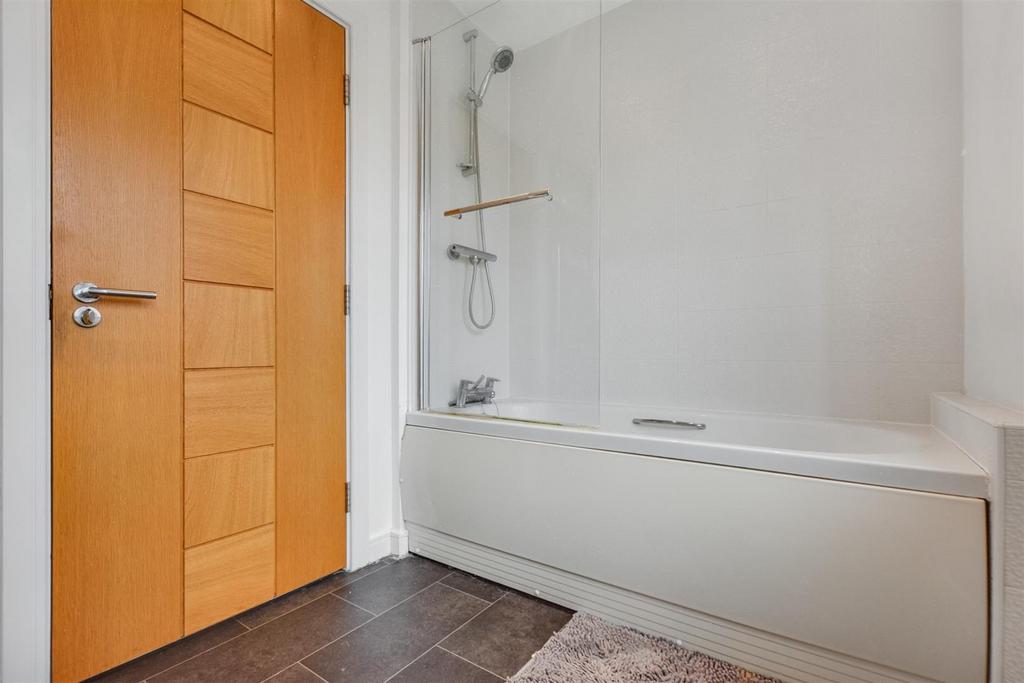 Bathroom 3.jpeg