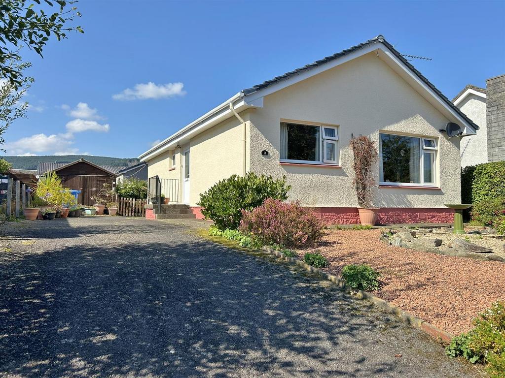 12 Murray Crescent