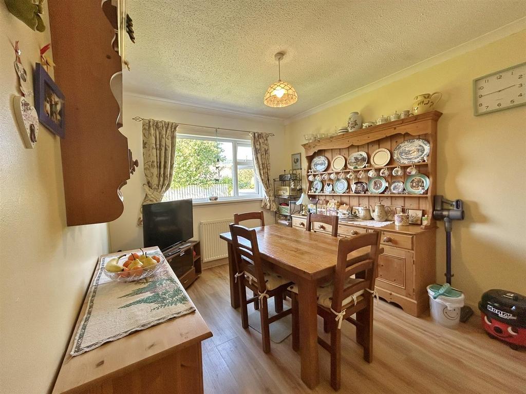 Dining room / Bedroom 3