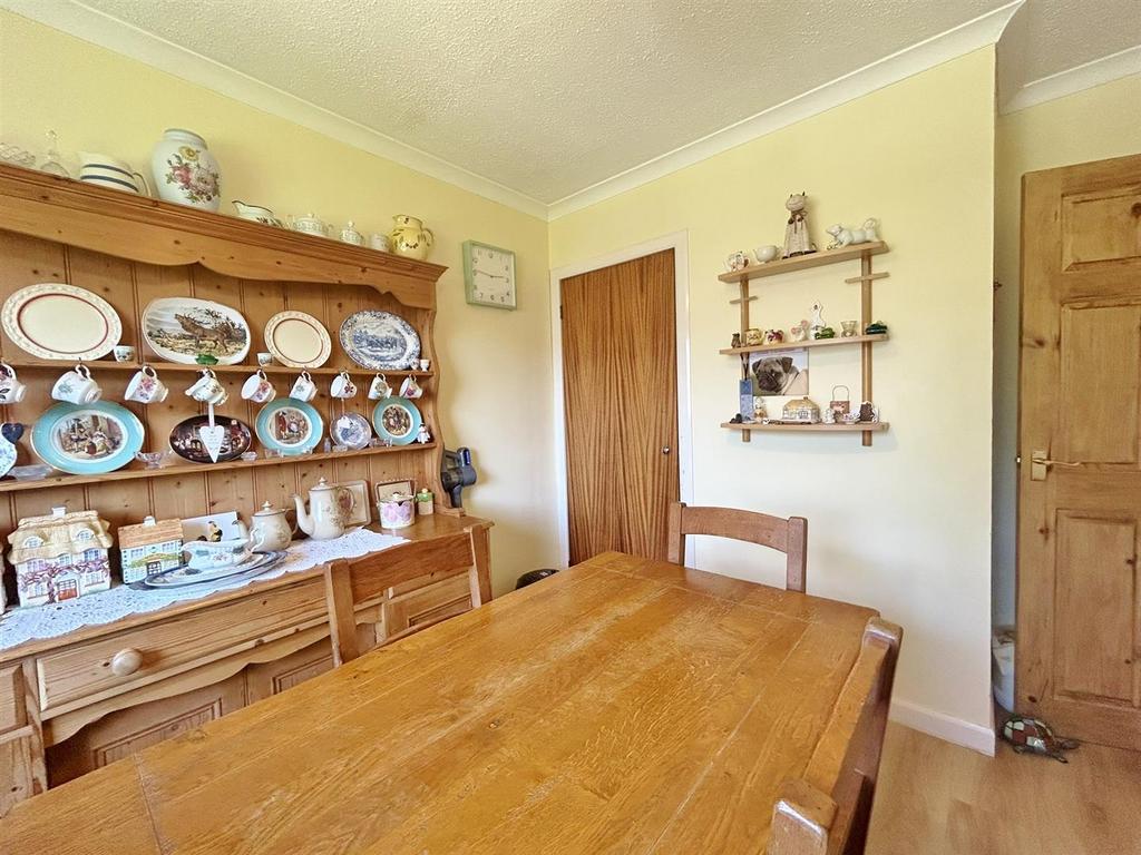 Dining room / Bedroom 3
