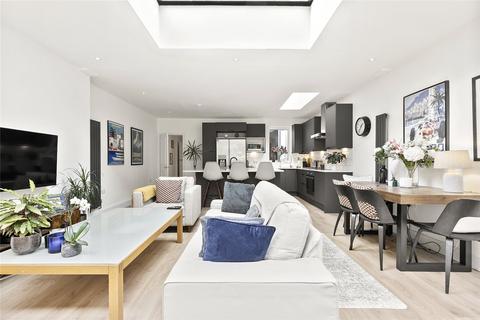 33a Ilminster Gardens, London, SW11 1PJ