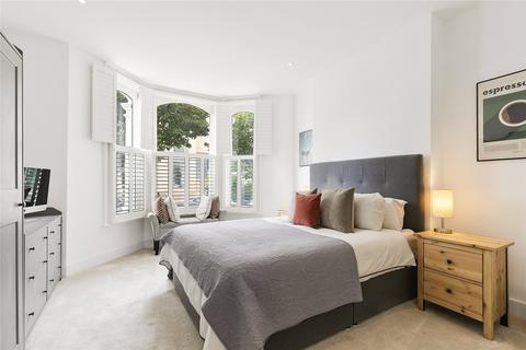 33a Ilminster Gardens, London, SW11 1PJ