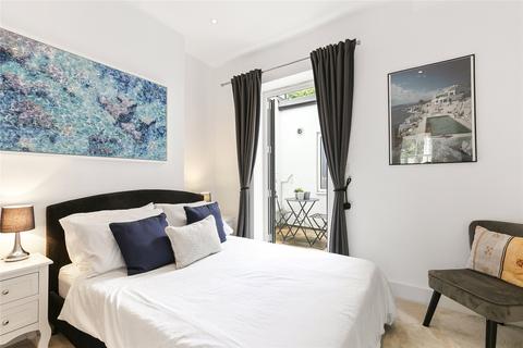 33a Ilminster Gardens, London, SW11 1PJ