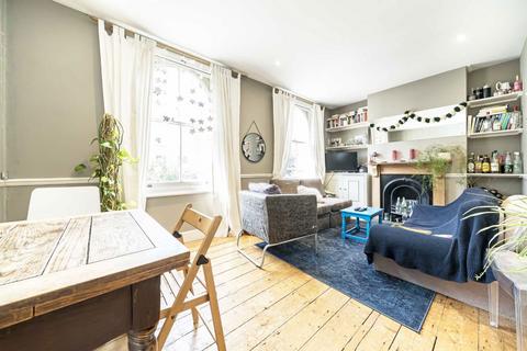 3 bedroom flat for sale, Dalyell Road, London SW9