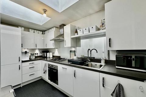 2 bedroom coach house for sale, Gaius Croft, Fairfields, Milton Keynes, MK11