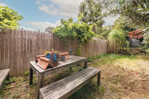 46b Elliscombe Road, London, SE7 7PY