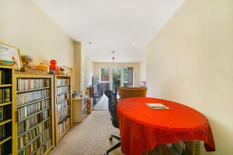 2 bedroom flat for sale, Drinkwater Road, Harrow HA2