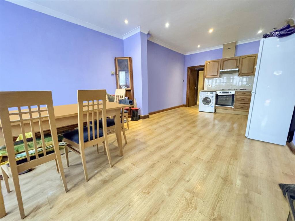 80 Living Dining.jpeg