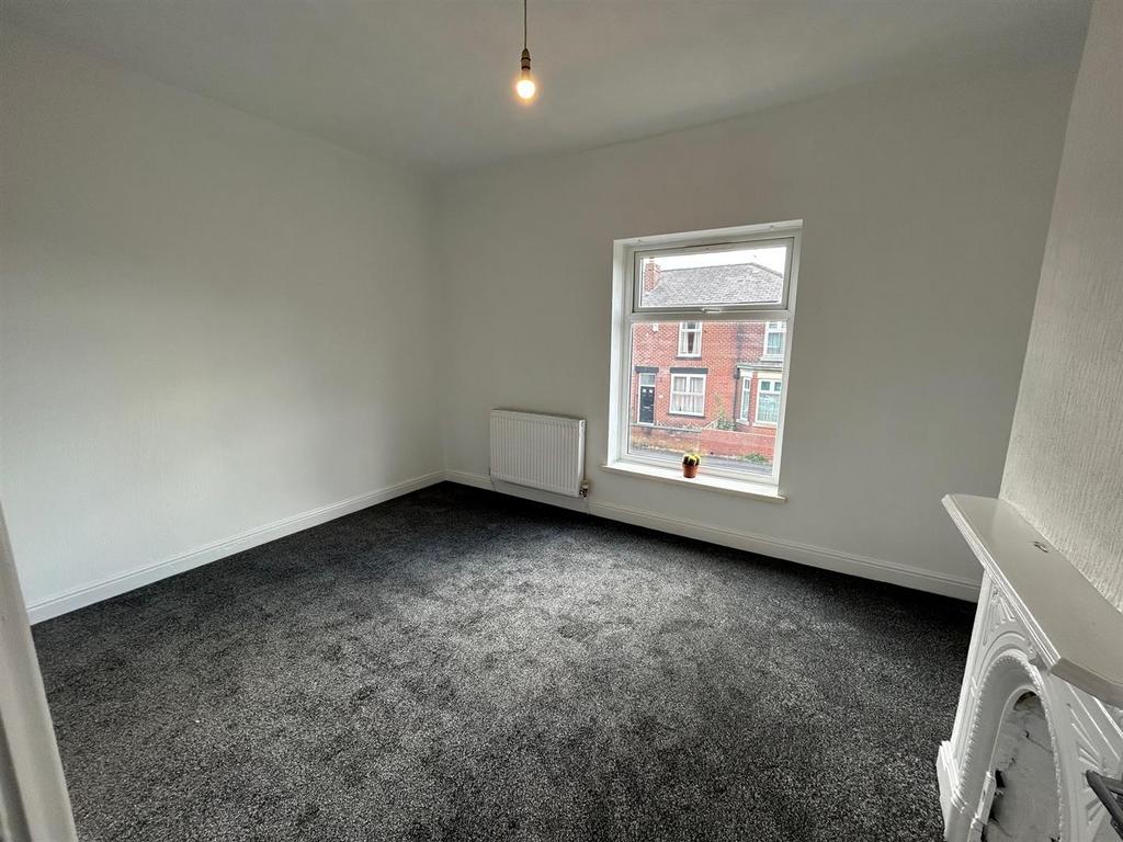 Bedroom1 (2).jpg