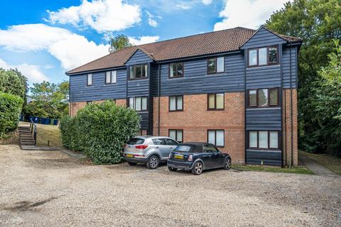 1 bedroom flat for sale, Brook House, Fairview Gardens, Farnham, Surrey, GU9