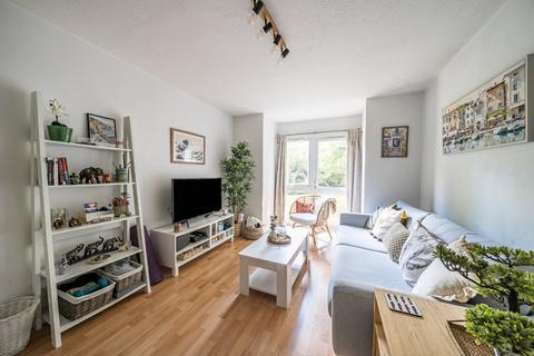 1 bedroom flat for sale, Brook House, Fairview Gardens, Farnham, Surrey, GU9