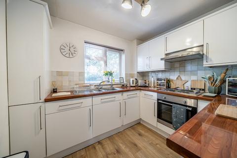 1 bedroom flat for sale, Brook House, Fairview Gardens, Farnham, Surrey, GU9