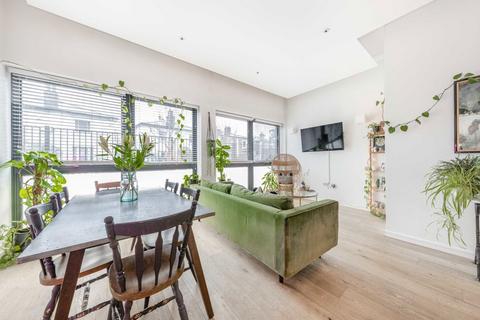 2 bedroom flat for sale, Dee Road, Richmond TW9
