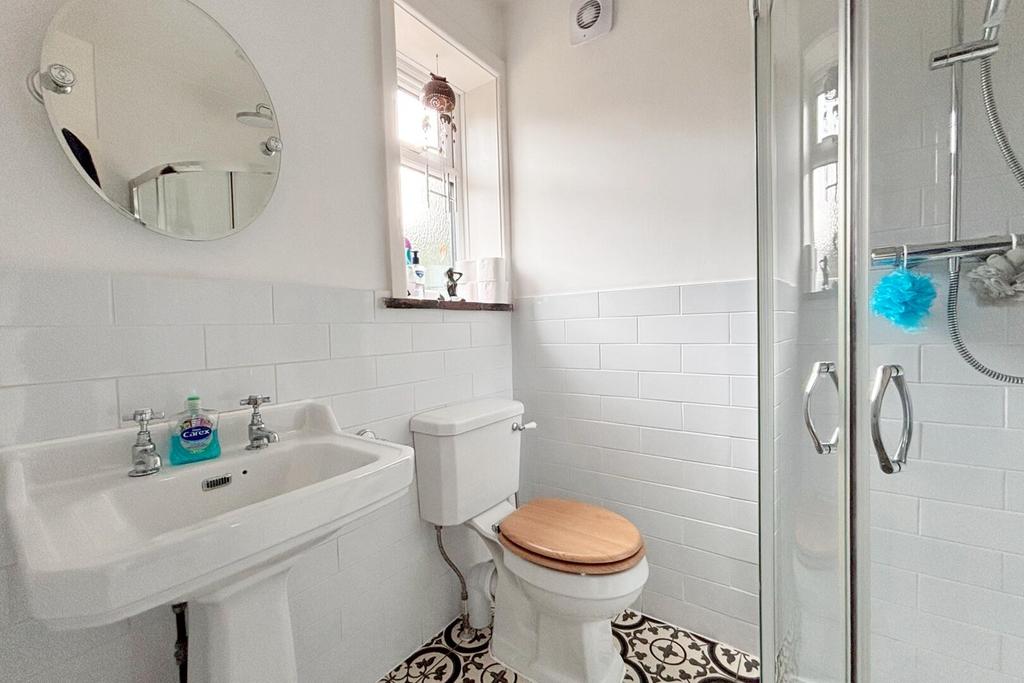 Shower Room (g/f)