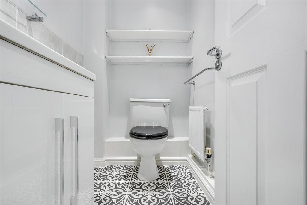 Ensuite 1 2.jpeg