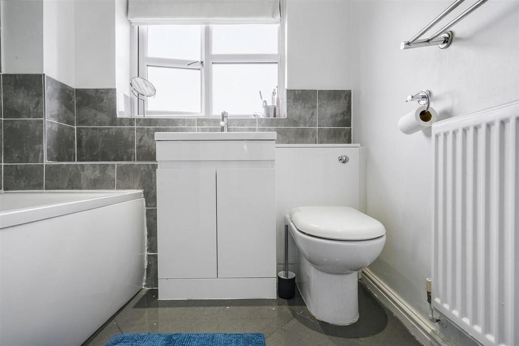 Bathroom 1 2.jpeg