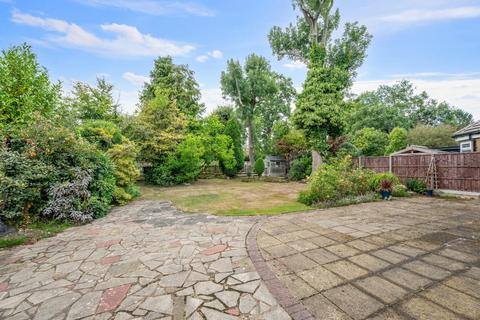 4 bedroom semi-detached house for sale, Shelvers Way, Tadworth KT20