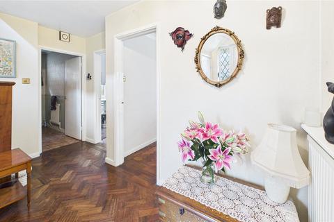 undefined, Old Malt Way, Surrey GU21