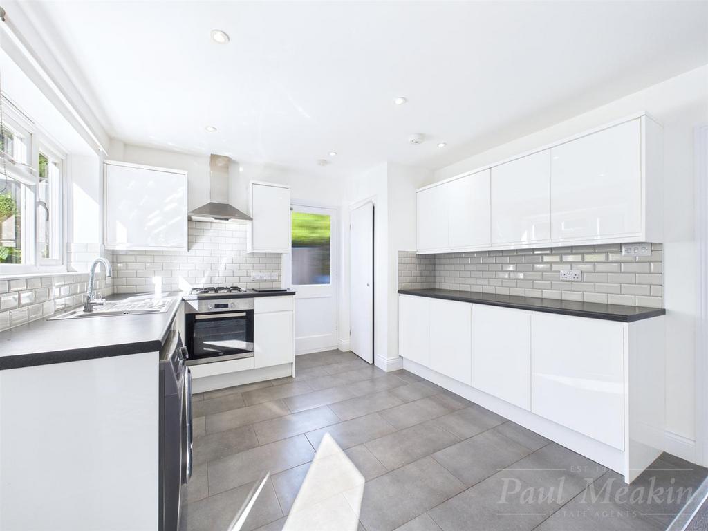 Kitchen/ Dining Room