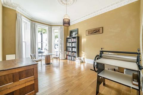 2 bedroom flat for sale, Holland Park, London W11