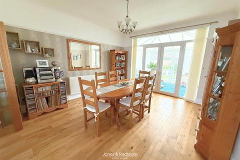 3 bedroom detached house for sale, Kinard Drive, Rhyl