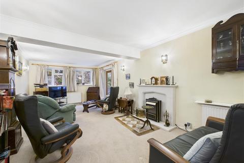 undefined, Manor Farm Avenue, Shepperton