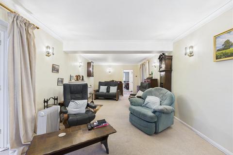 undefined, Manor Farm Avenue, Shepperton
