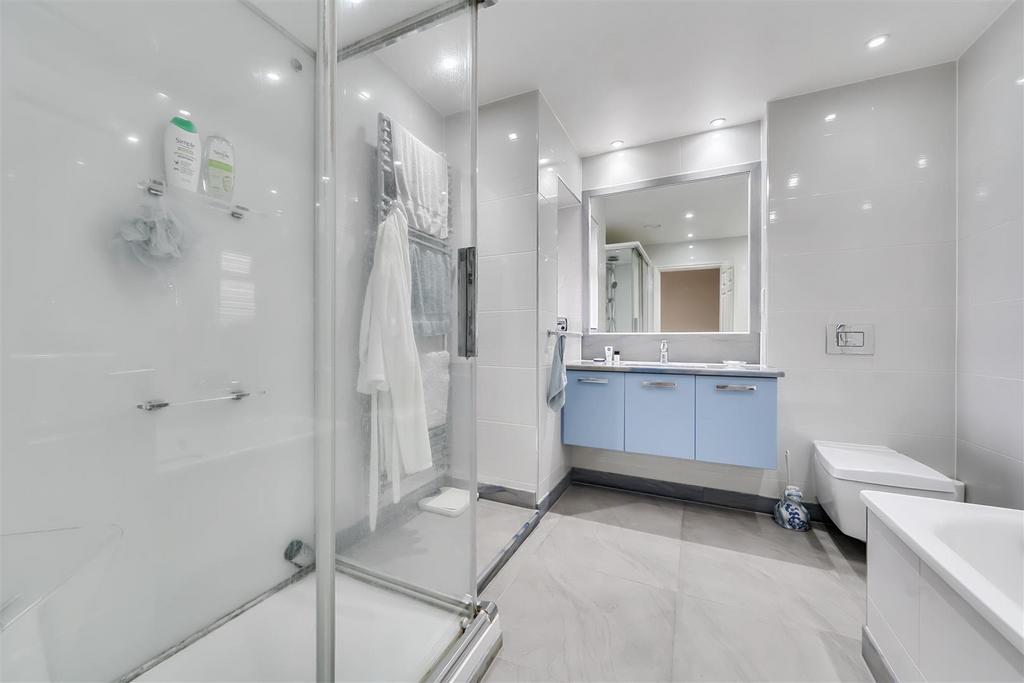 Family Bathroom: